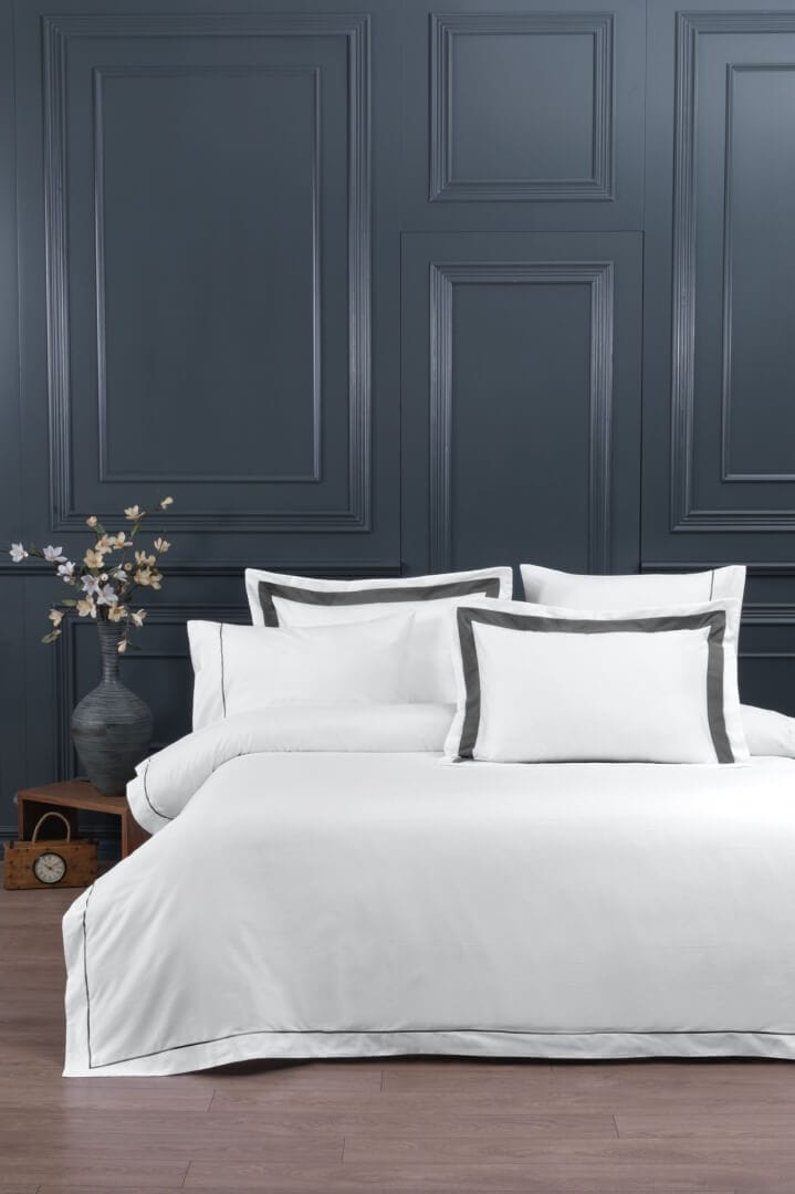 Постільна білизна La Romano Silk Satin 200×220 см Perry Steel Grey купити Silk Satin 200×220 см Perry Steel Grey