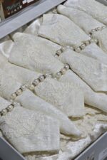 Велюрова скатертина Haspen Menekse 160x350 см з серветками - Зображення 3