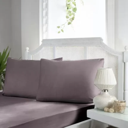 Сатинове простирадло на резинці з наволочками First Choice Lilac
