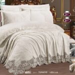 Жакардове покривало з наволочками Maison Royale Helin 240x260 см кремове